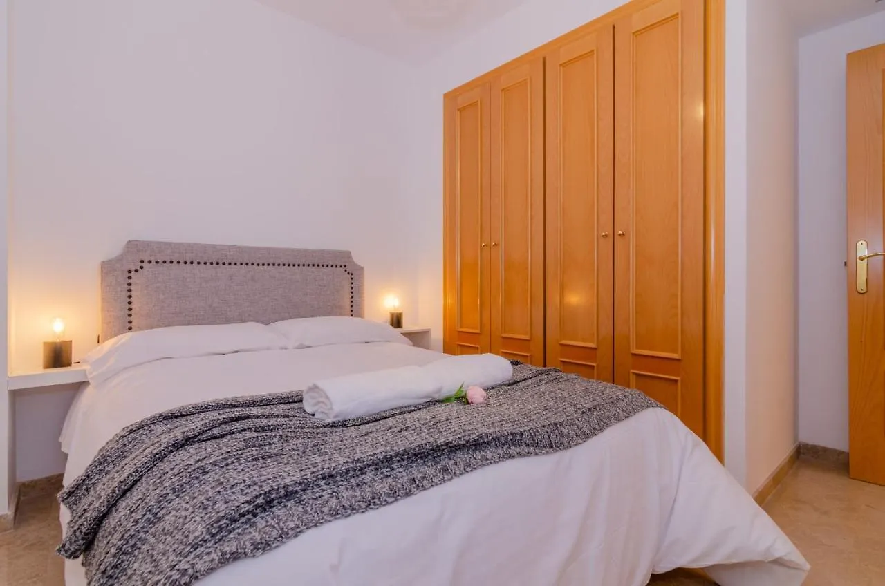 Wintowinrentals Teatinos, Metro, Free Parking & Pool. Malaga 0*,  Spain