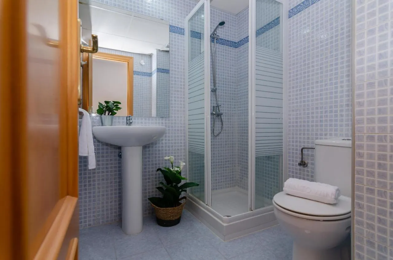 Wintowinrentals Teatinos, Metro, Free Parking & Pool. Malaga Apartment
