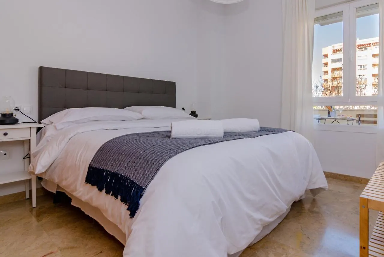 Wintowinrentals Teatinos, Metro, Free Parking & Pool. Malaga Spain