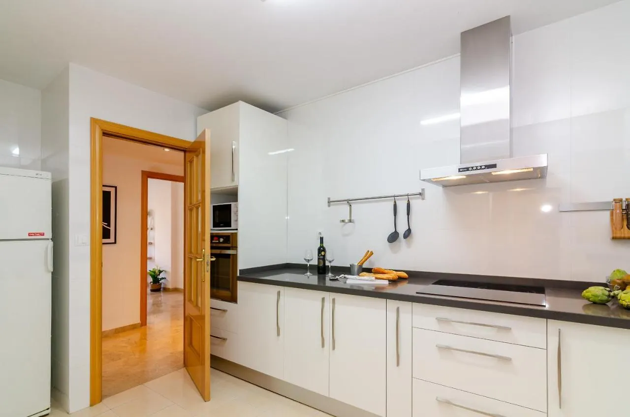 Wintowinrentals Teatinos, Metro, Free Parking & Pool. Malaga