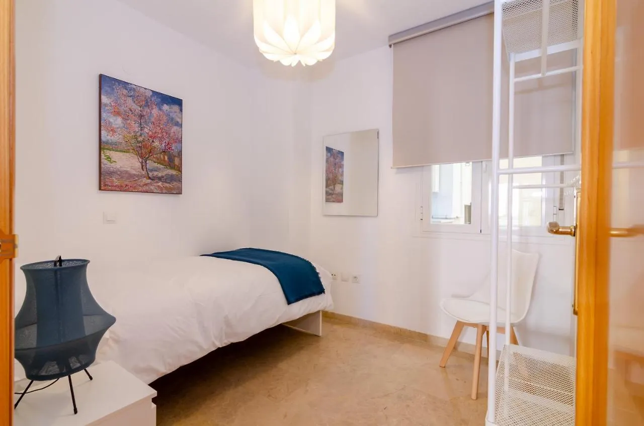 Wintowinrentals Teatinos, Metro, Free Parking & Pool. Malaga Apartment