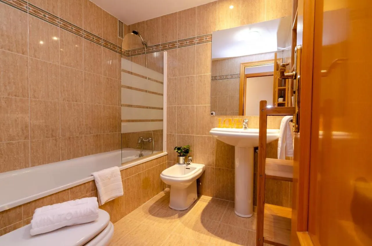 Wintowinrentals Teatinos, Metro, Free Parking & Pool. Malaga Spain