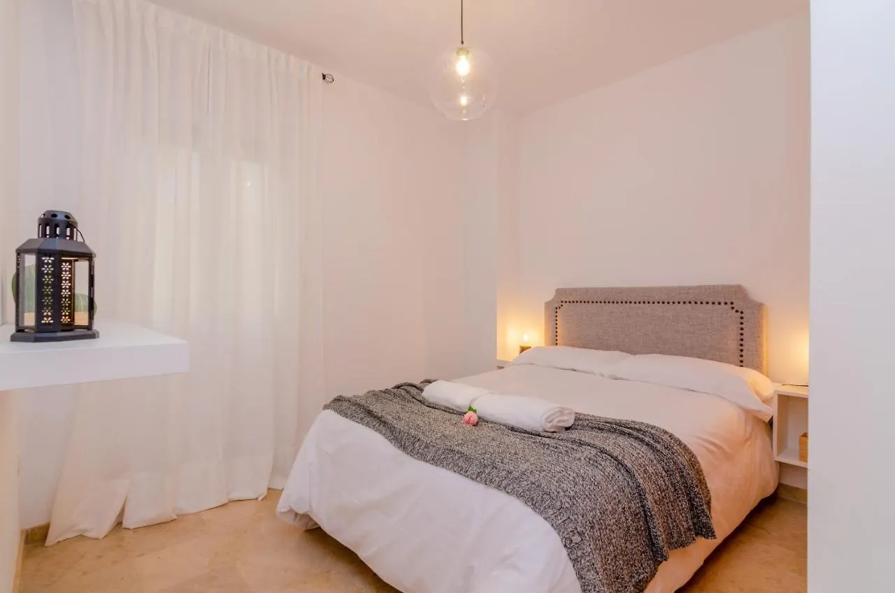 Wintowinrentals Teatinos, Metro, Free Parking & Pool. Malaga Spain