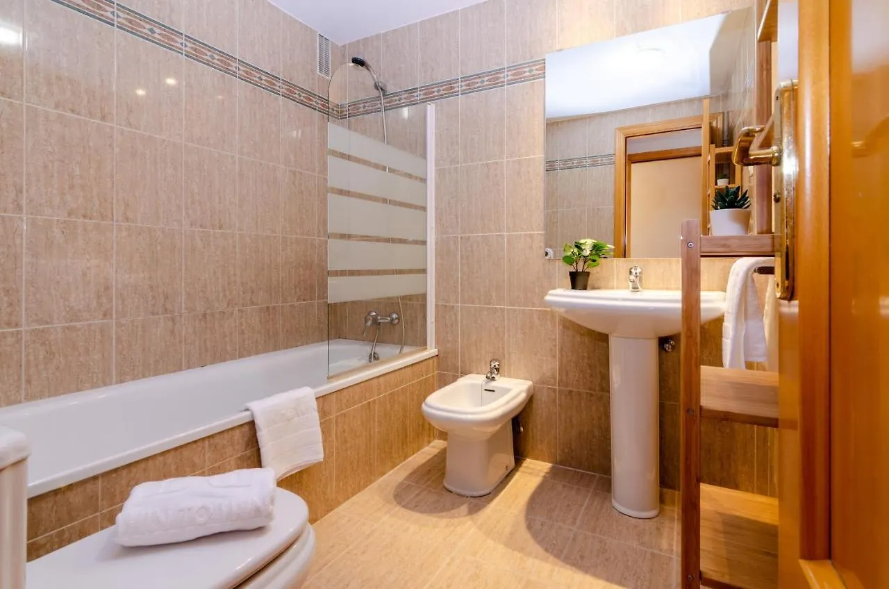 Wintowinrentals Teatinos, Metro, Free Parking & Pool. Malaga 0*,  Spain