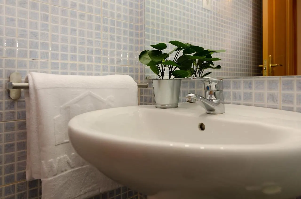 Wintowinrentals Teatinos, Metro, Free Parking & Pool. Malaga