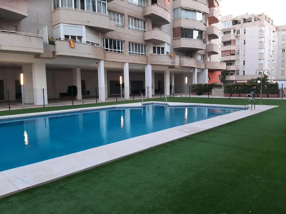 Wintowinrentals Teatinos, Metro, Free Parking & Pool. Malaga